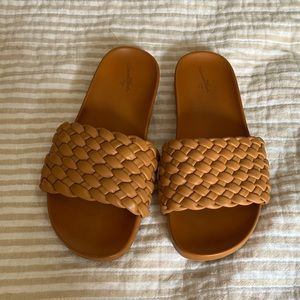 Universal thread sandal size 7.5